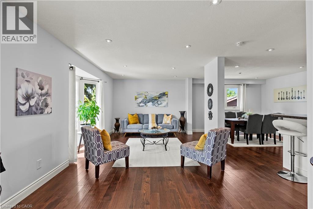 87 Monte Drive, Hamilton, ON - Indoor Photo Showing Living Room