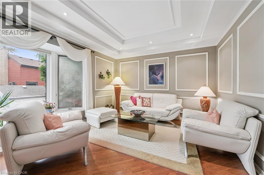 30 Shuh Avenue, Kitchener, ON - Indoor Photo Showing Living Room