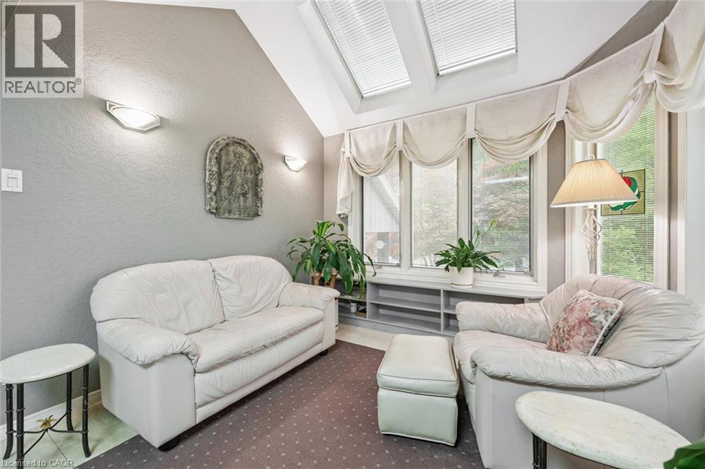 30 Shuh Avenue, Kitchener, ON - Indoor Photo Showing Living Room
