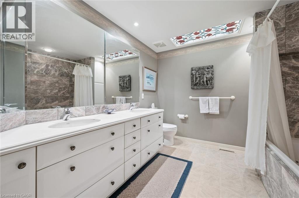 30 Shuh Avenue, Kitchener, ON - Indoor Photo Showing Bathroom