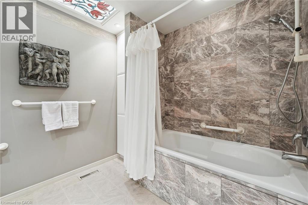 30 Shuh Avenue, Kitchener, ON - Indoor Photo Showing Bathroom