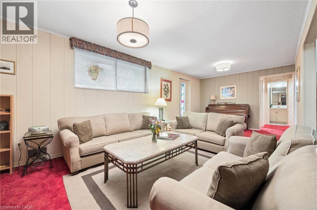 30 Shuh Avenue, Kitchener, ON - Indoor Photo Showing Living Room