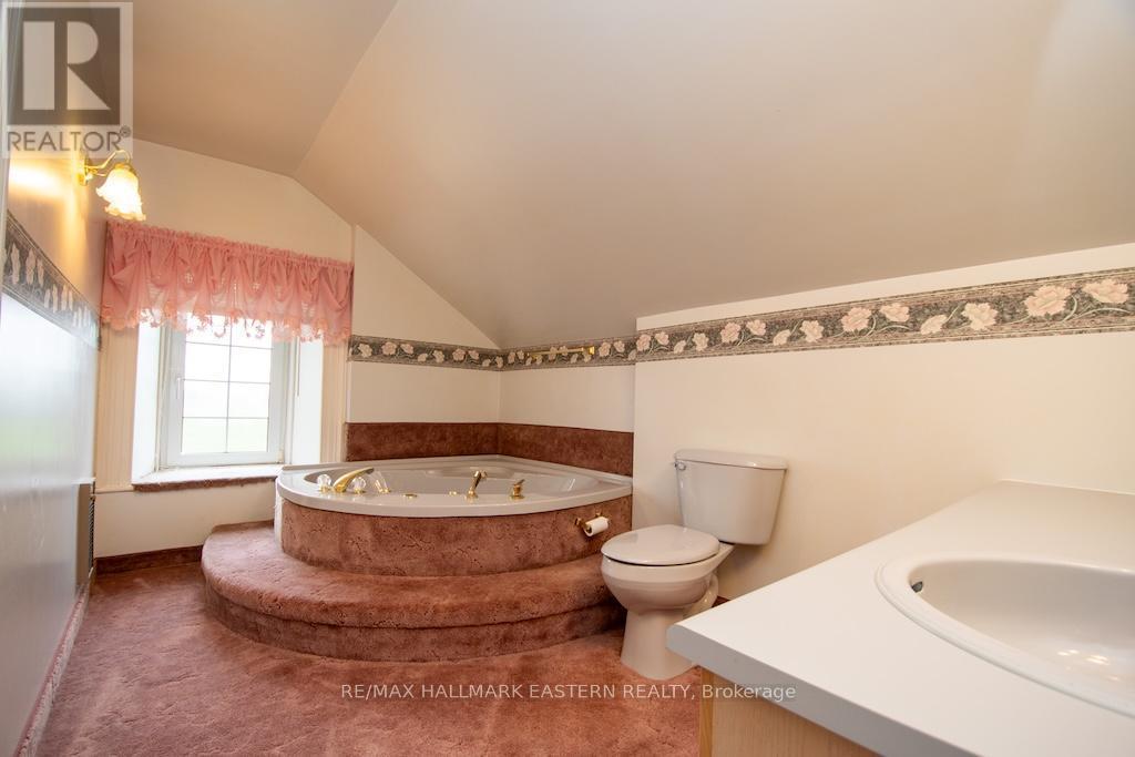 4 Piece Bath - 1444 5Th Line, Selwyn, ON