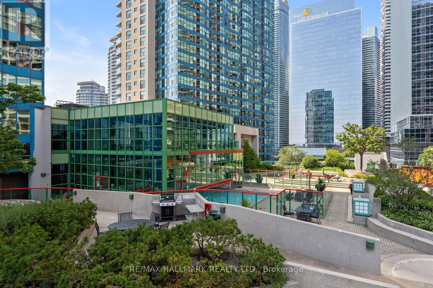 504 - 77 Harbour Square, Toronto, ON - Outdoor With Facade