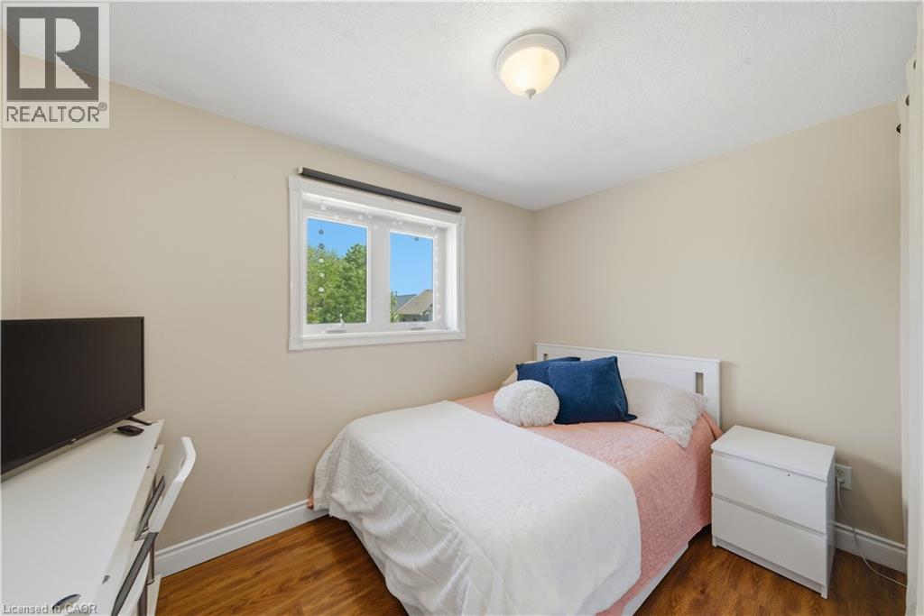 Bedroom with wood-finish flooring, neutral wall paint, and a white ceiling - 784 Butternut Avenue, Waterloo, ON - Indoor Photo Showing Bedroom