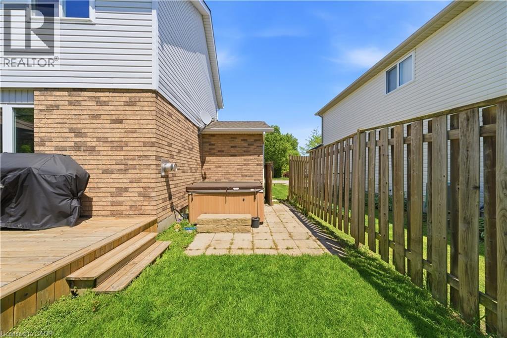 784 Butternut Avenue, Waterloo, ON - Outdoor With Exterior