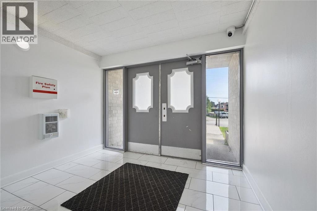 6 Walton Avenue Unit# 107, Kitchener, ON - Indoor Photo Showing Other Room