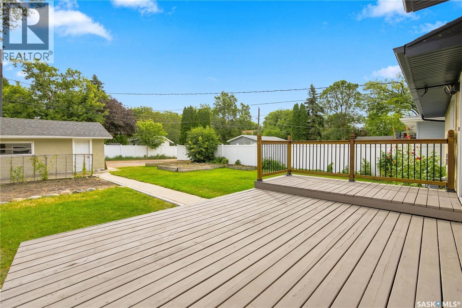 4059 Elphinstone Street, Regina, SK - Outdoor With Deck Patio Veranda