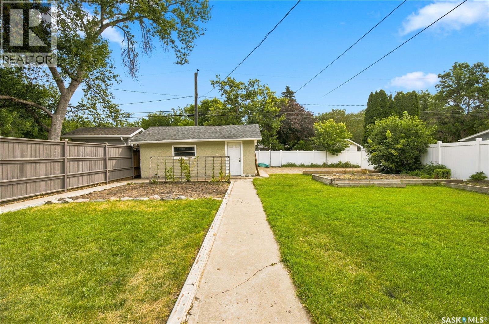 4059 Elphinstone Street, Regina, SK - Outdoor