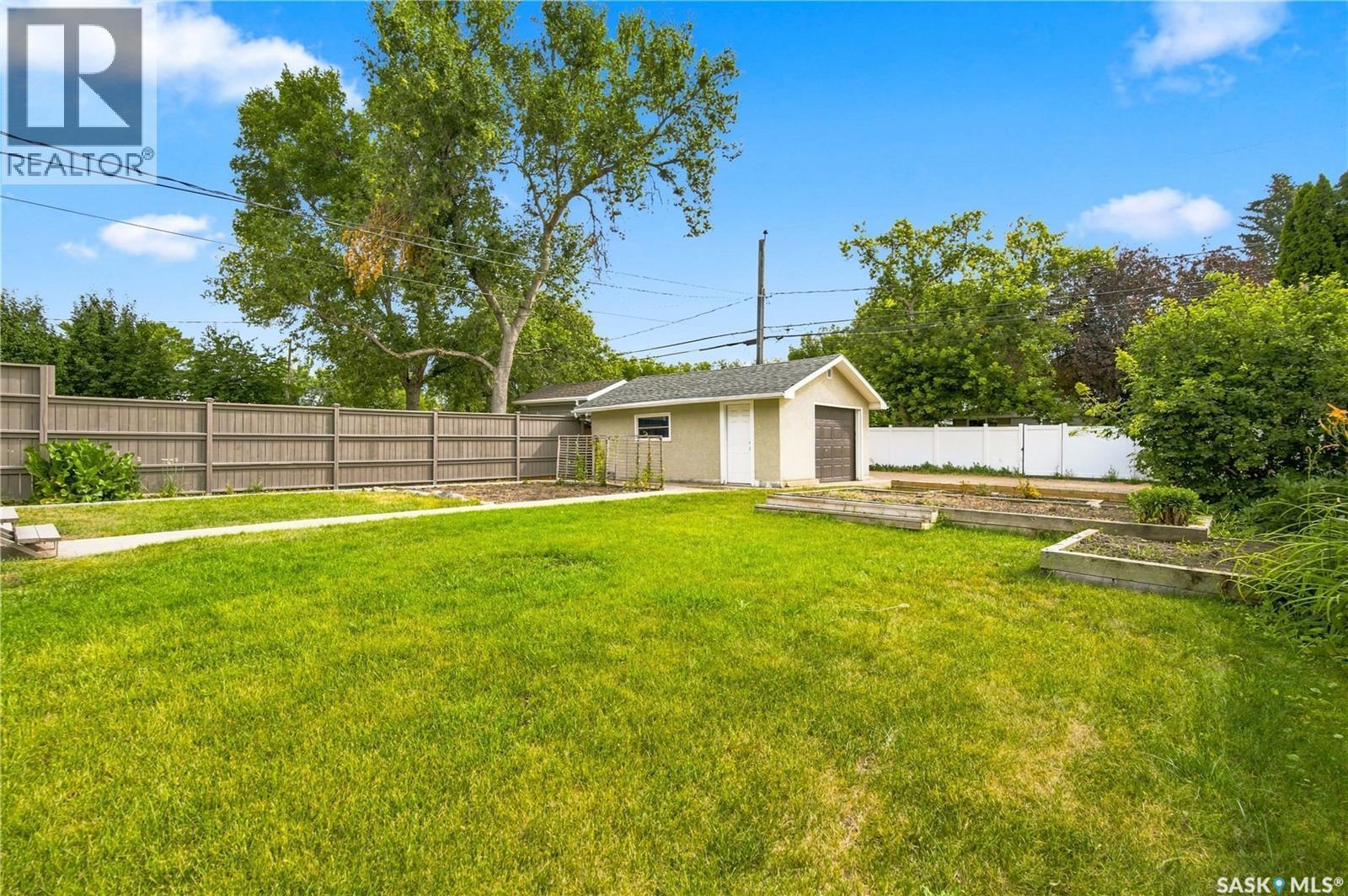 4059 Elphinstone Street, Regina, SK - Outdoor
