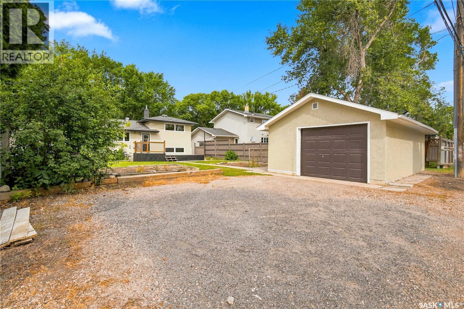 4059 Elphinstone Street, Regina, SK - Outdoor