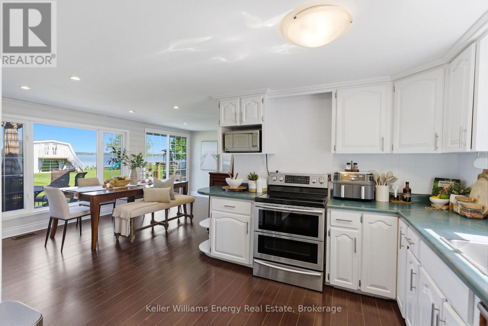 67 Edgewood Crescent, Scugog, ON - Indoor Photo Showing Kitchen