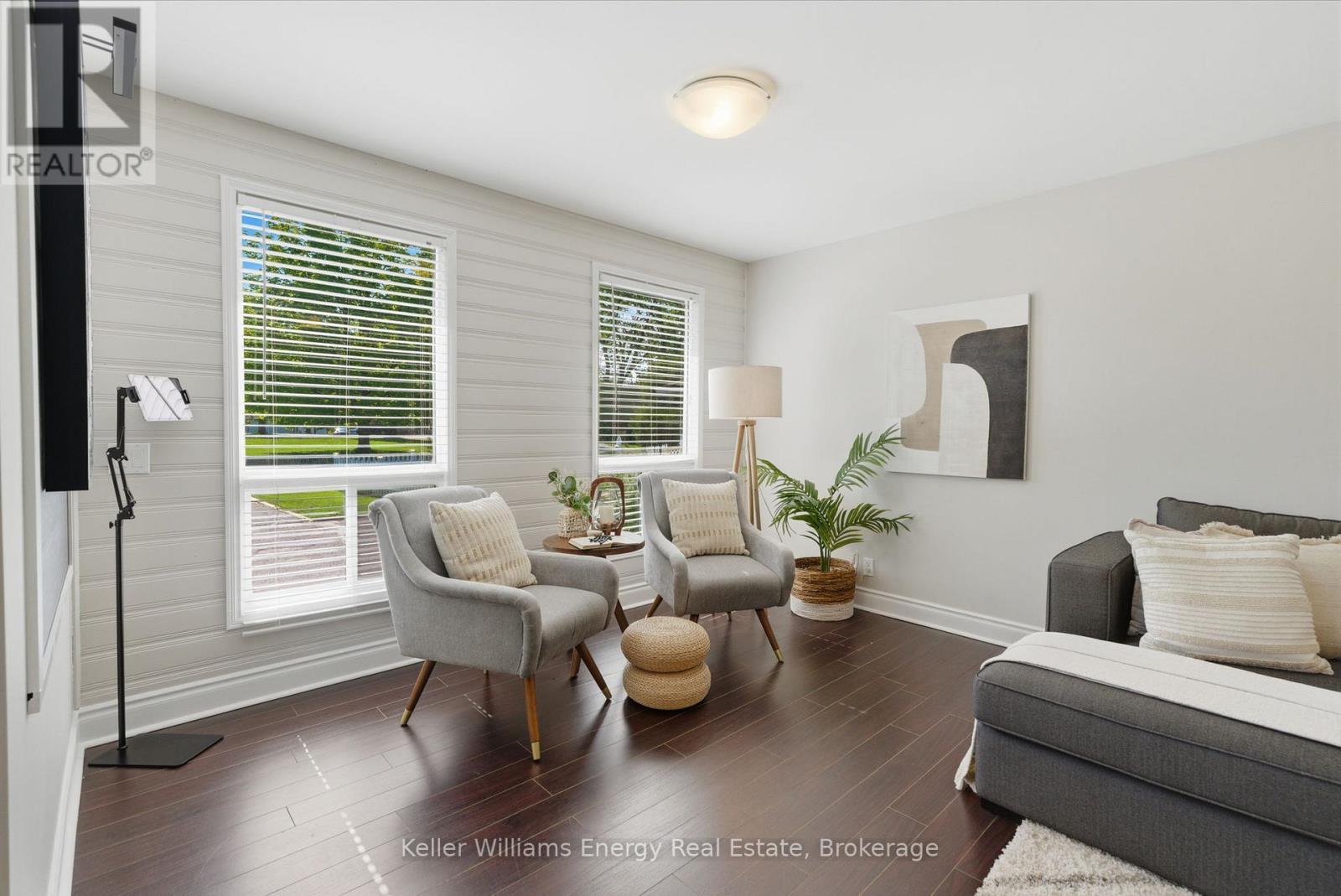 67 Edgewood Crescent, Scugog, ON - Indoor Photo Showing Living Room