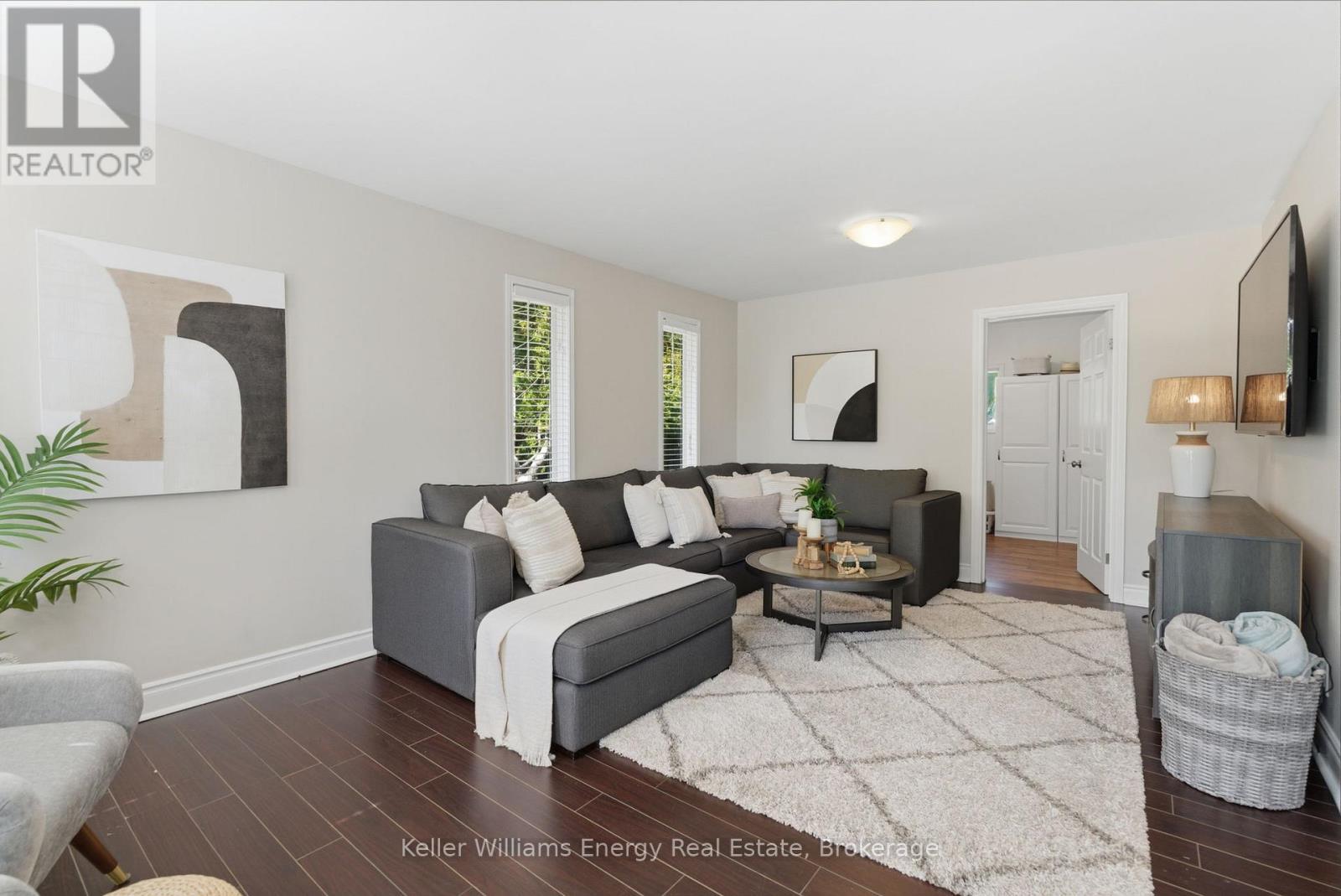 67 Edgewood Crescent, Scugog, ON - Indoor Photo Showing Living Room