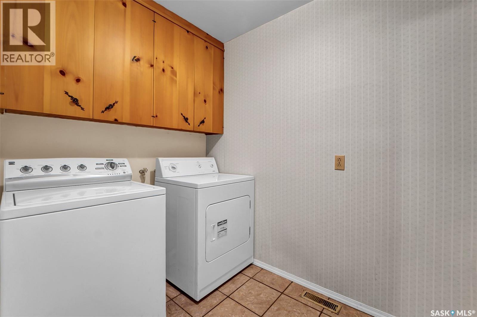 504 4Th Avenue W, Biggar, SK - Indoor Photo Showing Laundry Room