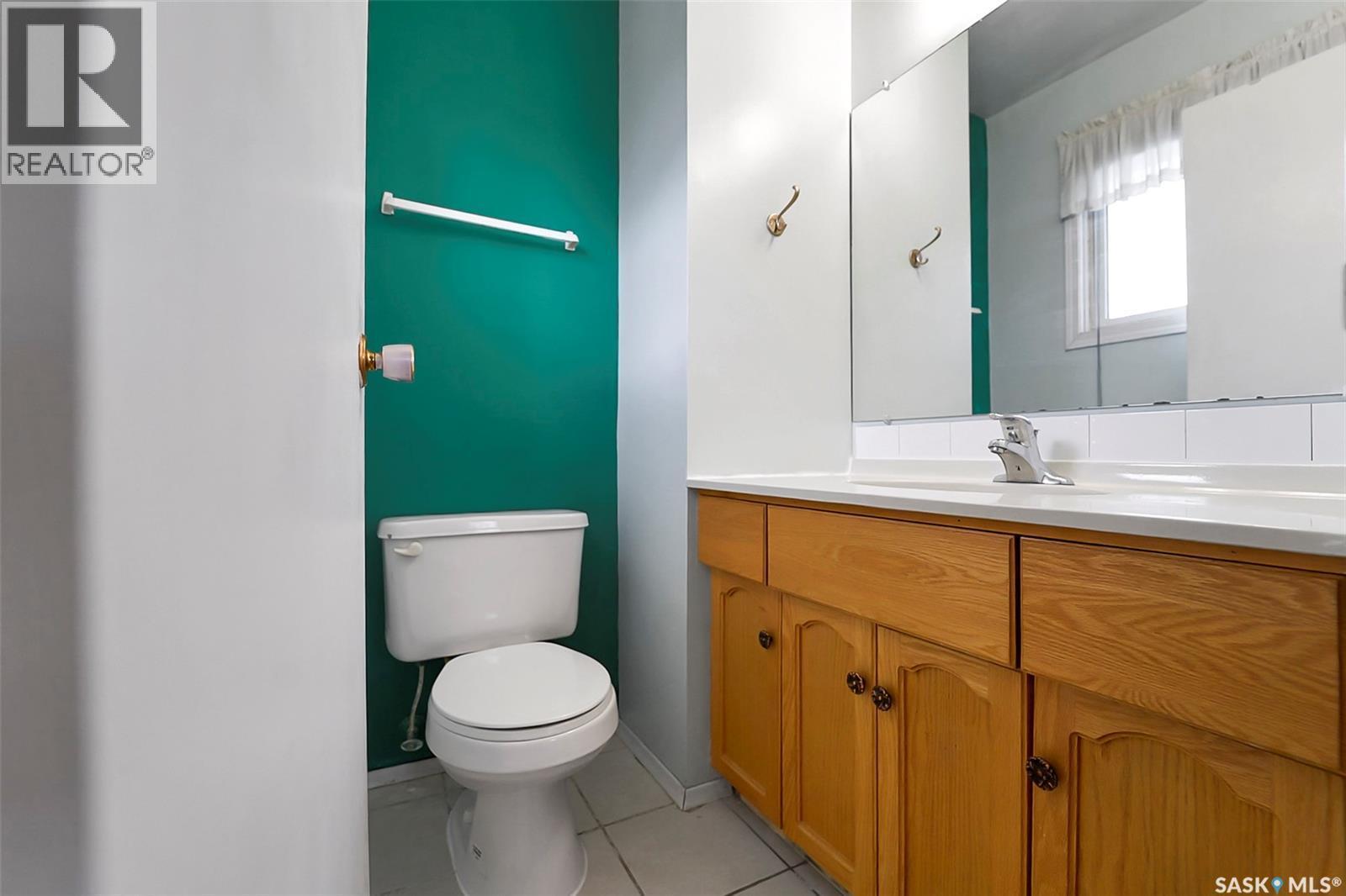 504 4Th Avenue W, Biggar, SK - Indoor Photo Showing Bathroom