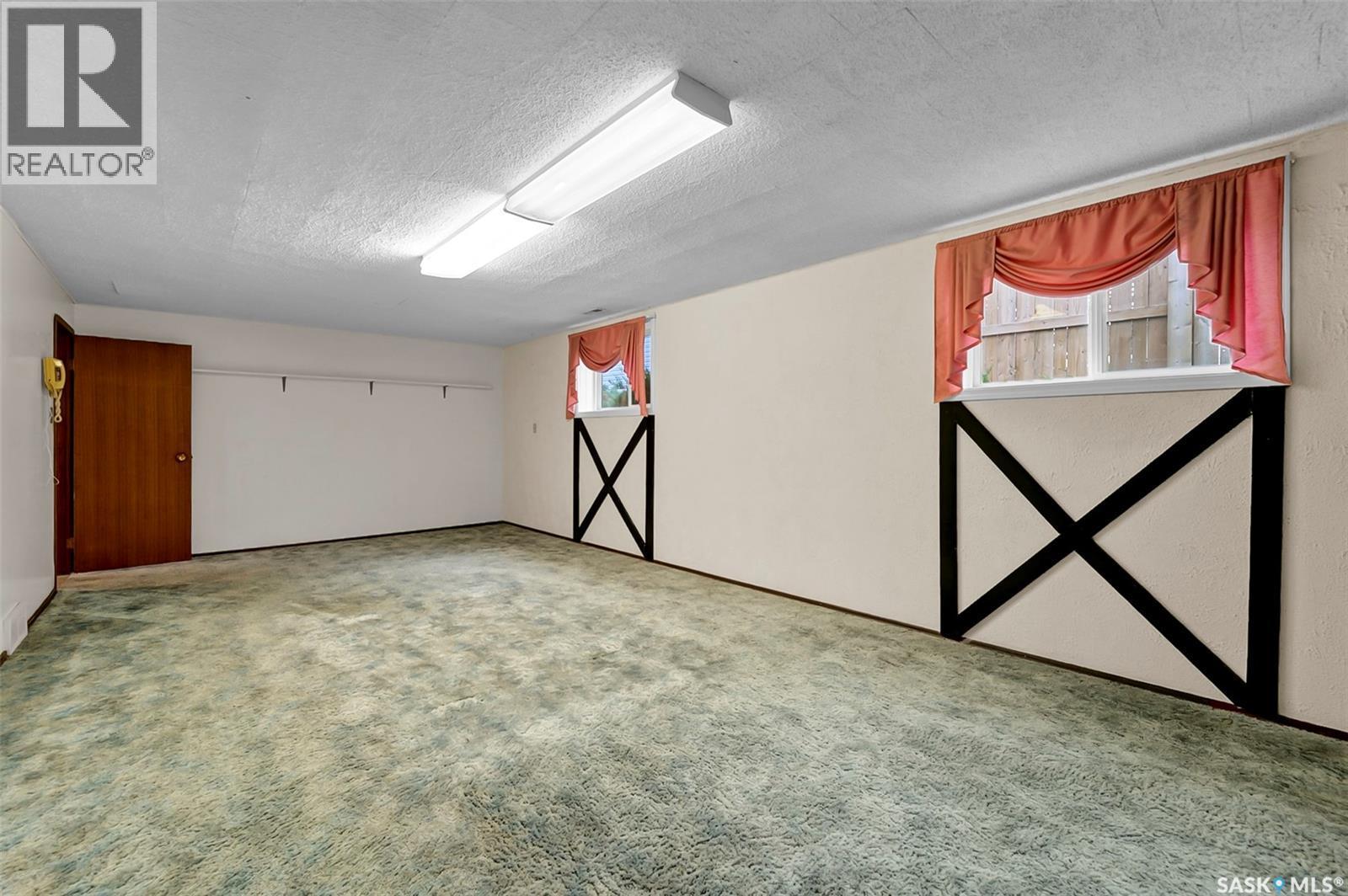 504 4Th Avenue W, Biggar, SK - Indoor Photo Showing Other Room