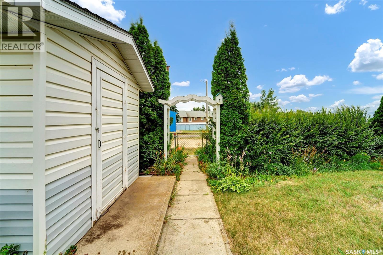 504 4Th Avenue W, Biggar, SK - Outdoor