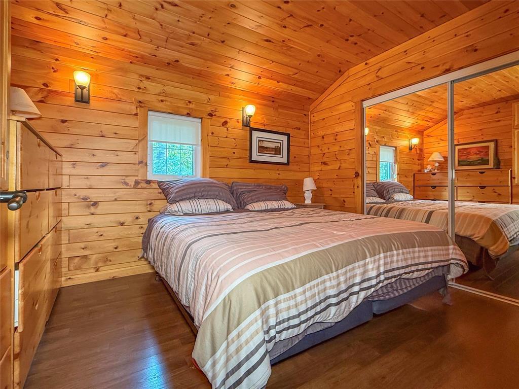 154 Crocus Street, Clear Lake, MB - Indoor Photo Showing Bedroom