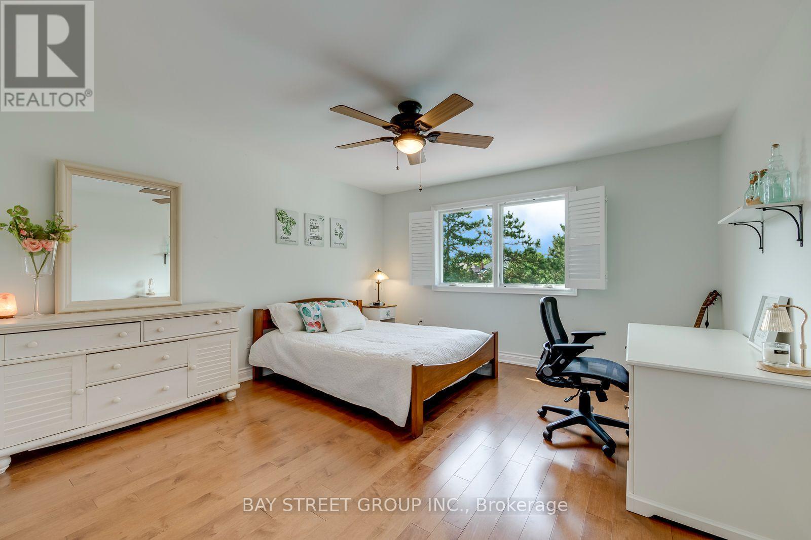 4177 Millcroft Park Drive, Burlington, ON - Indoor Photo Showing Bedroom