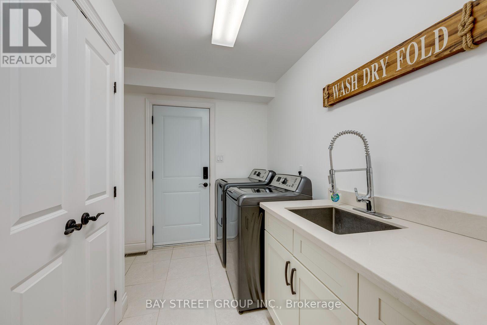 4177 Millcroft Park Drive, Burlington, ON - Indoor Photo Showing Laundry Room