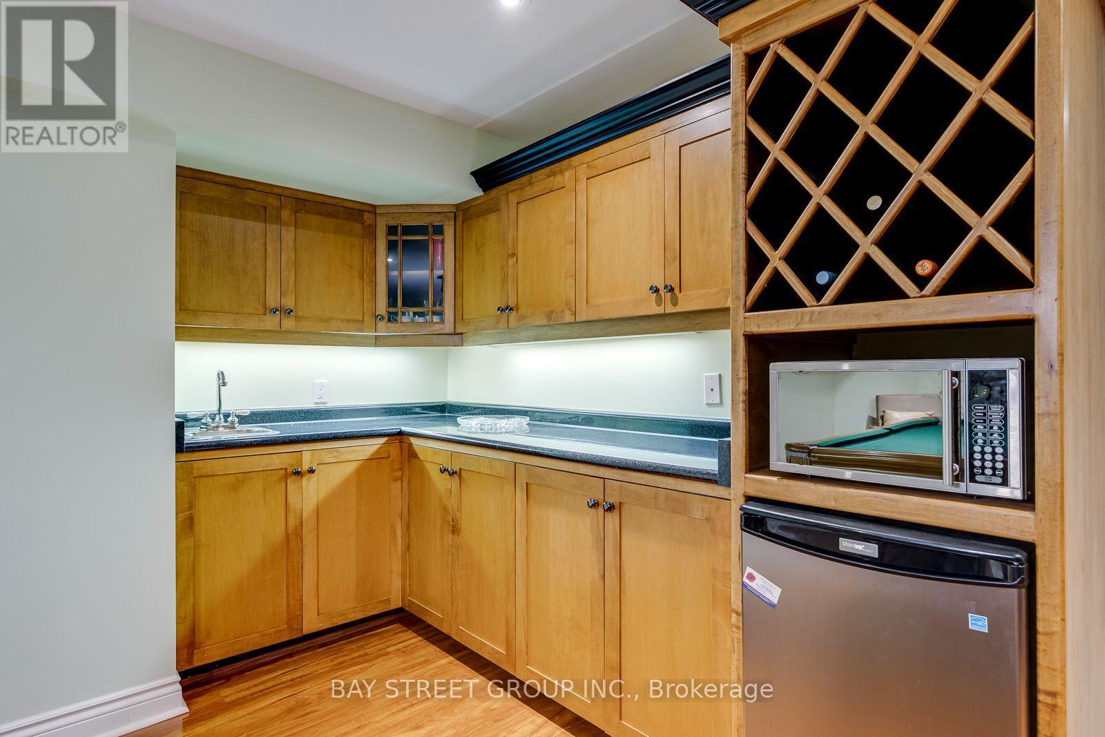 4177 Millcroft Park Drive, Burlington, ON - Indoor Photo Showing Kitchen