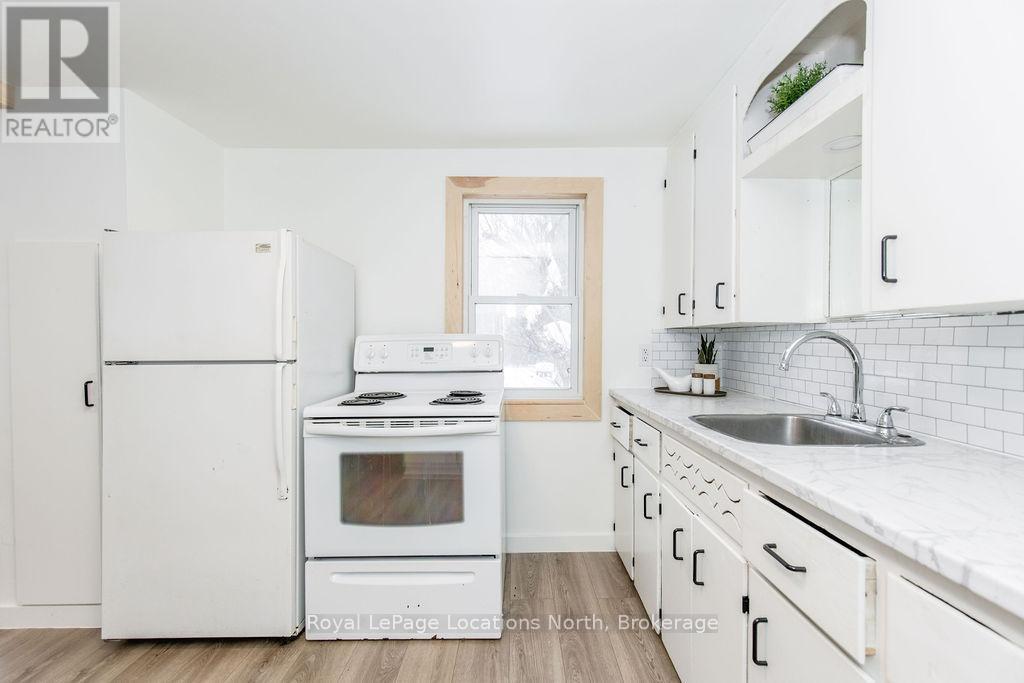 80 Concession 8 Road E, Tiny, ON - Indoor Photo Showing Kitchen