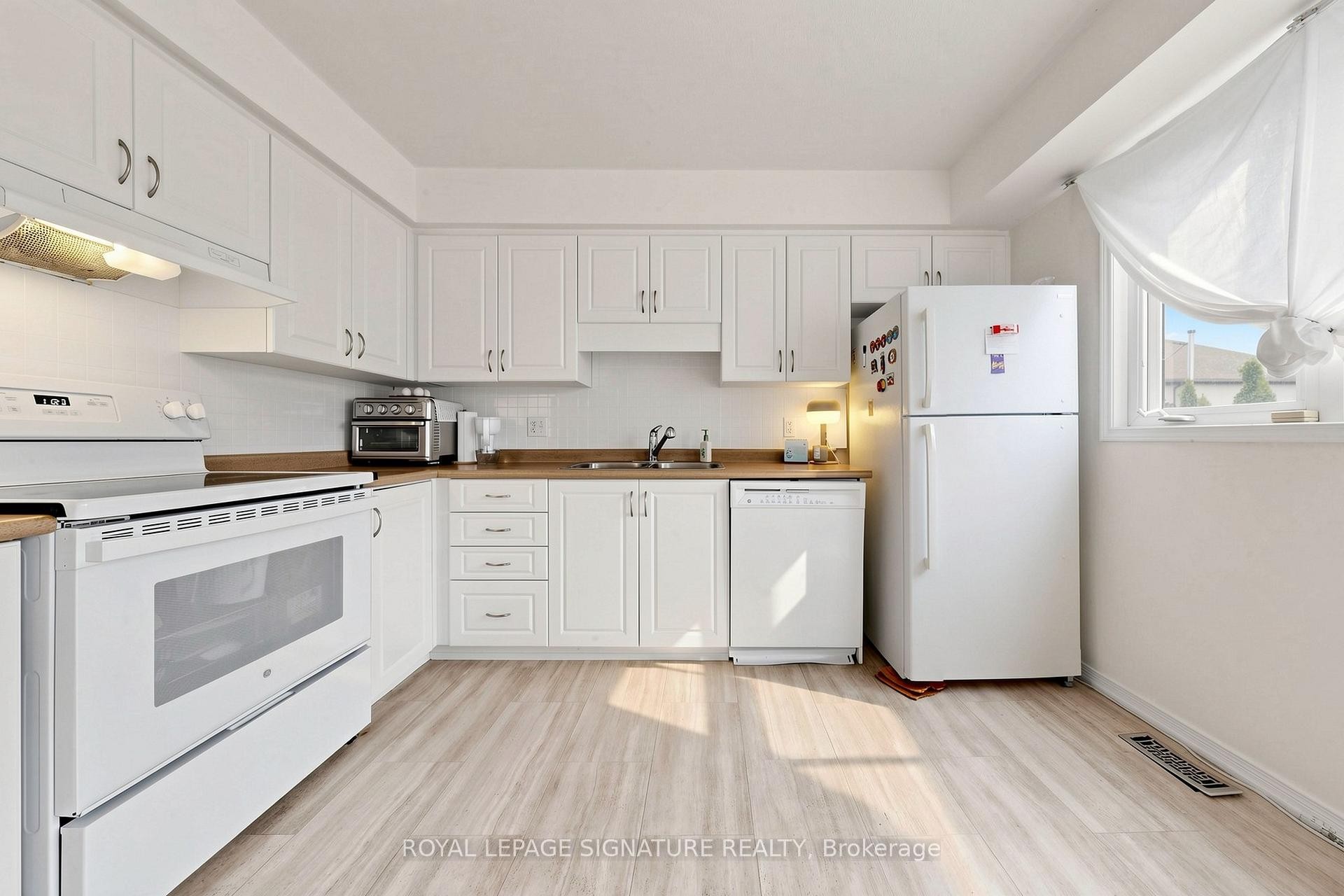 A5-110 Activa Avenue, Kitchener, ON - Indoor Photo Showing Kitchen With Double Sink
