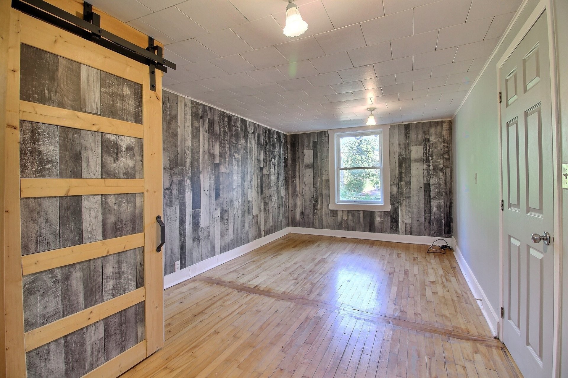 Master Bedroom - 86 Rue Albert, Windsor, QC - Indoor Photo Showing Other Room