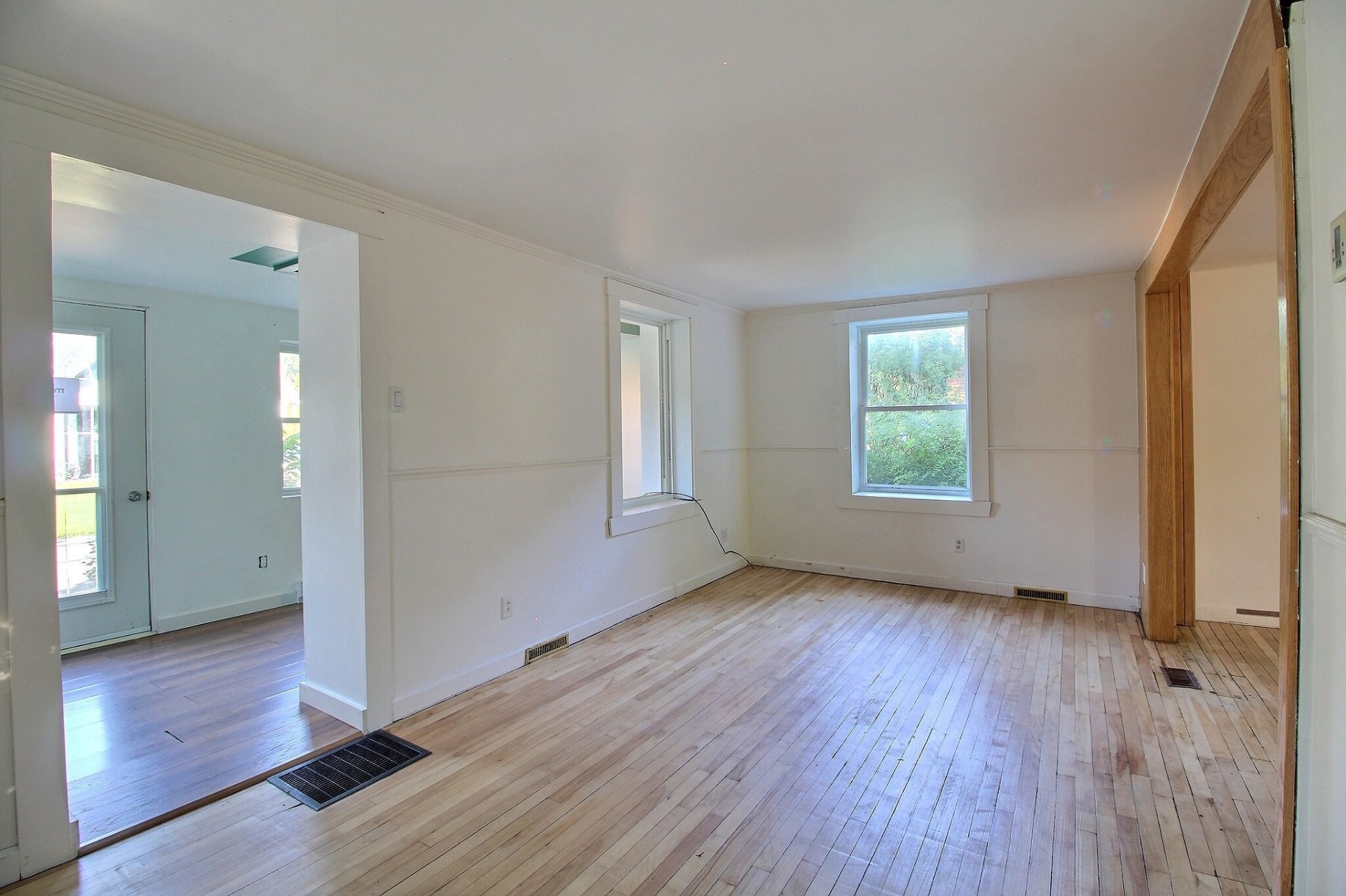 Living Room - 86 Rue Albert, Windsor, QC - Indoor Photo Showing Other Room