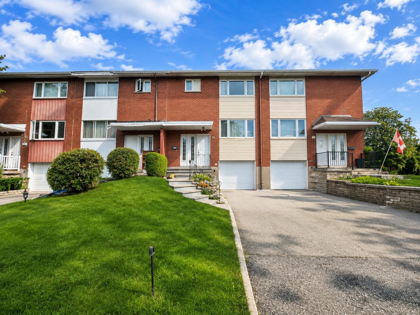Front of Structure - 119 Av. Pendennis, Pointe-Claire, QC - Outdoor With Facade
