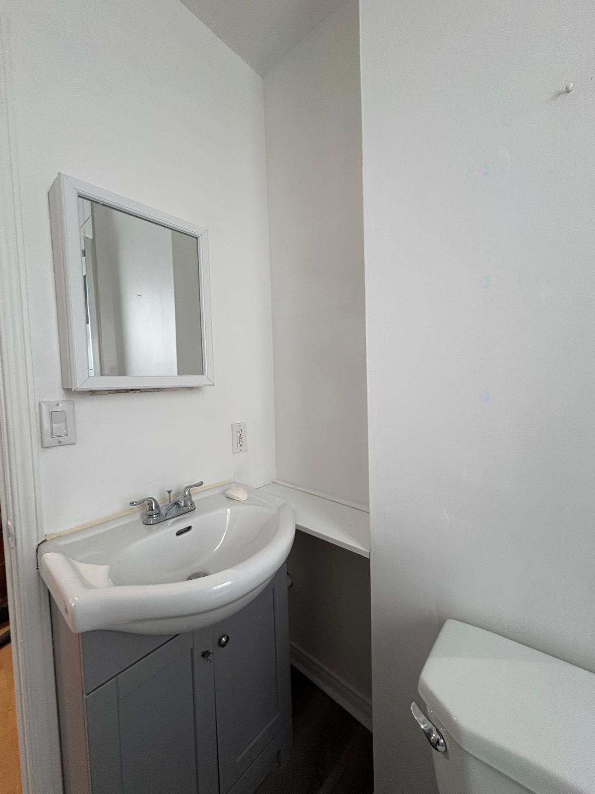 Bathroom - 2-454 Rue Mercier, Saint-Jean-Sur-Richelieu, QC - Indoor