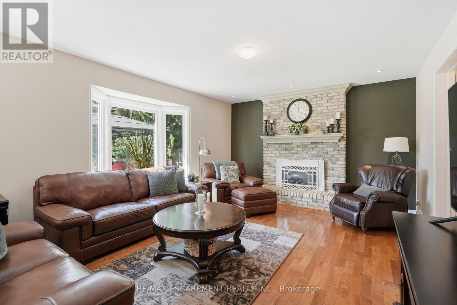 1 Meander Close, Hamilton, ON - Indoor Photo Showing Living Room With Fireplace