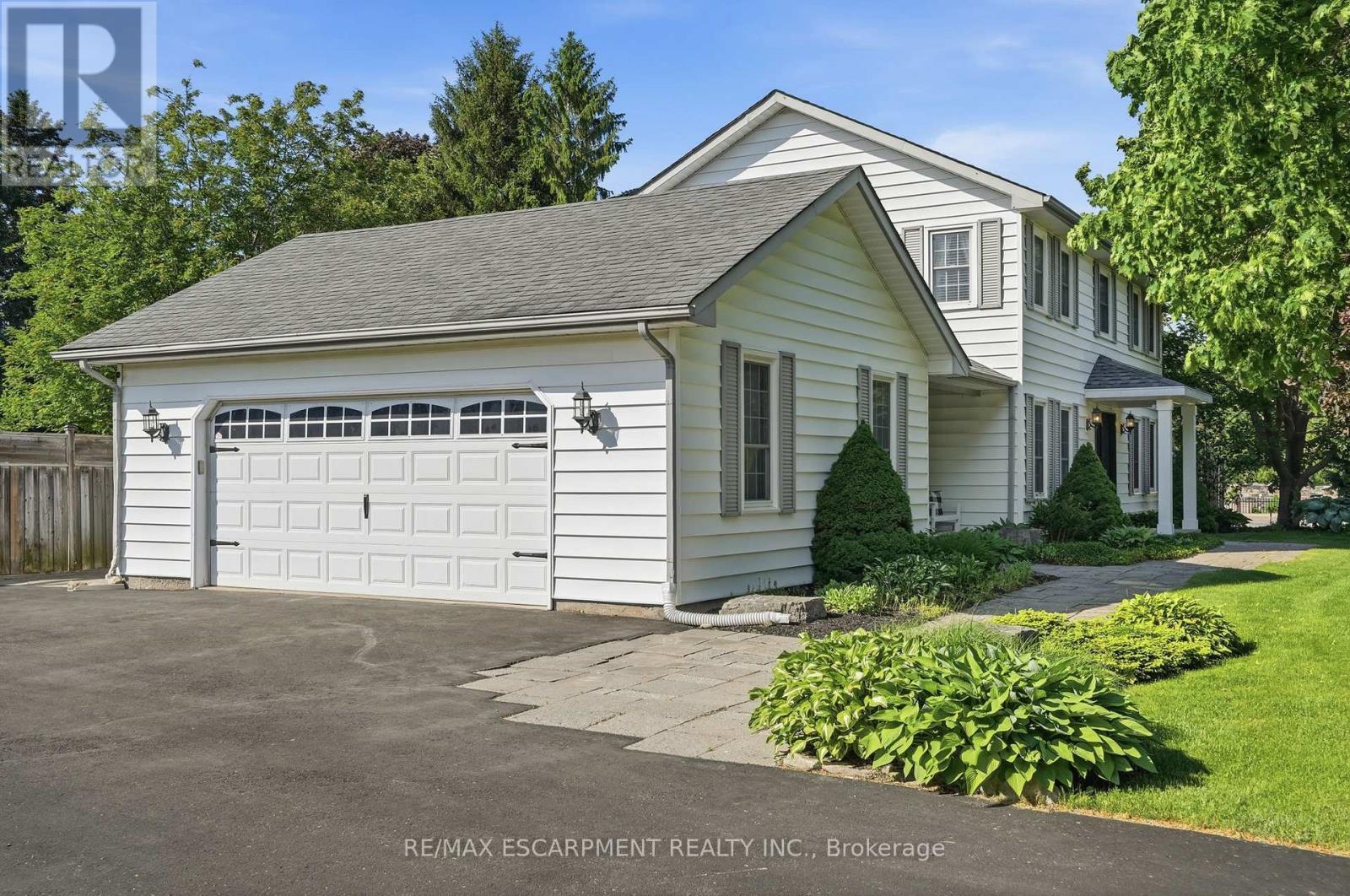 1 Meander Close, Hamilton, ON - Outdoor