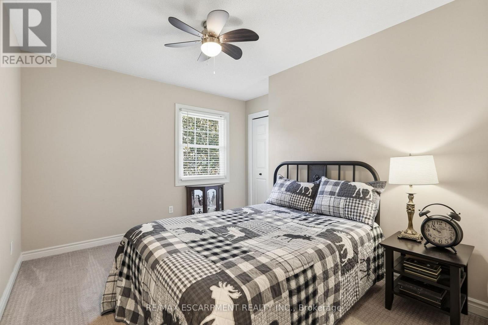 1 Meander Close, Hamilton, ON - Indoor Photo Showing Bedroom