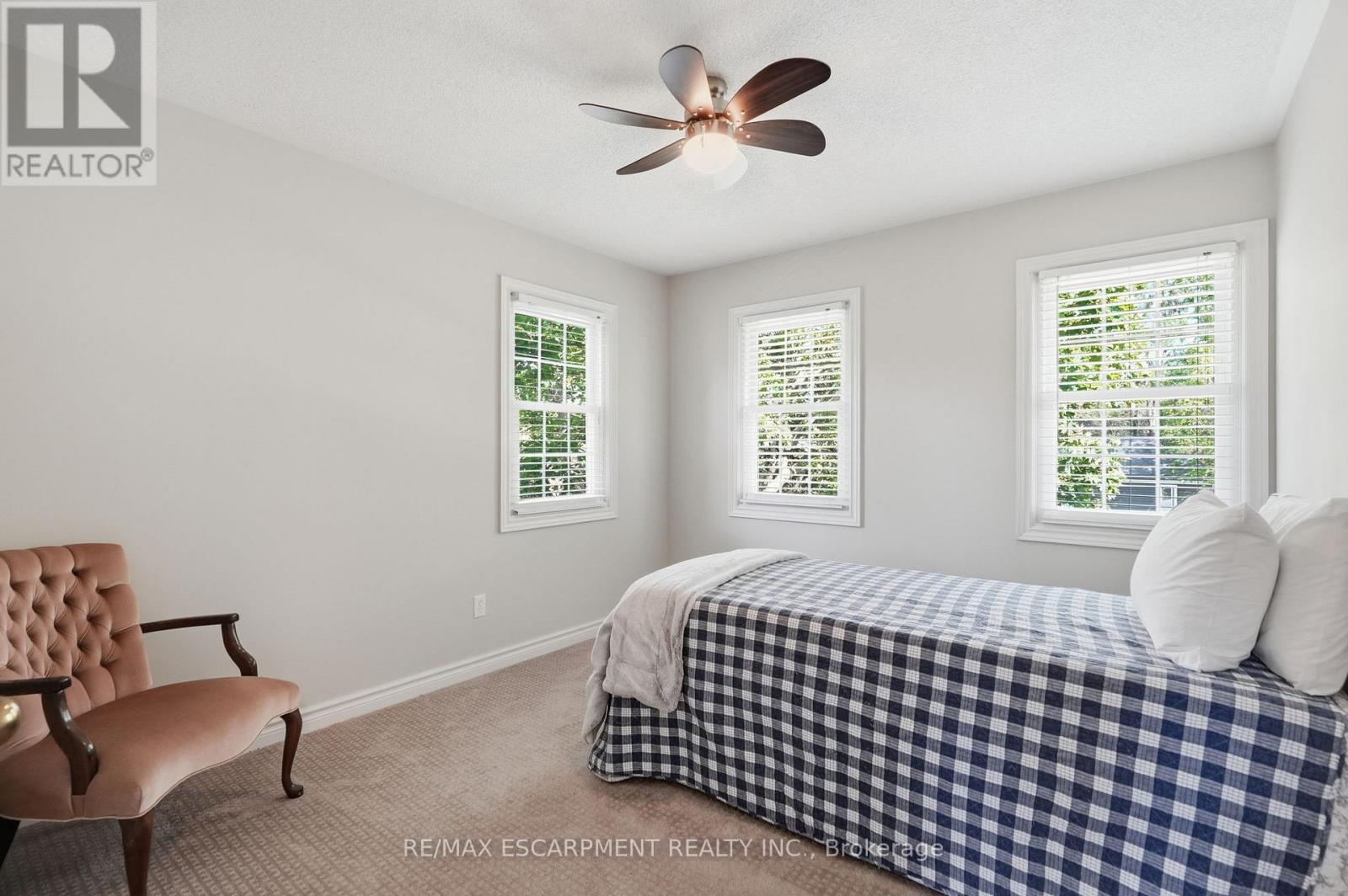 1 Meander Close, Hamilton, ON - Indoor Photo Showing Bedroom