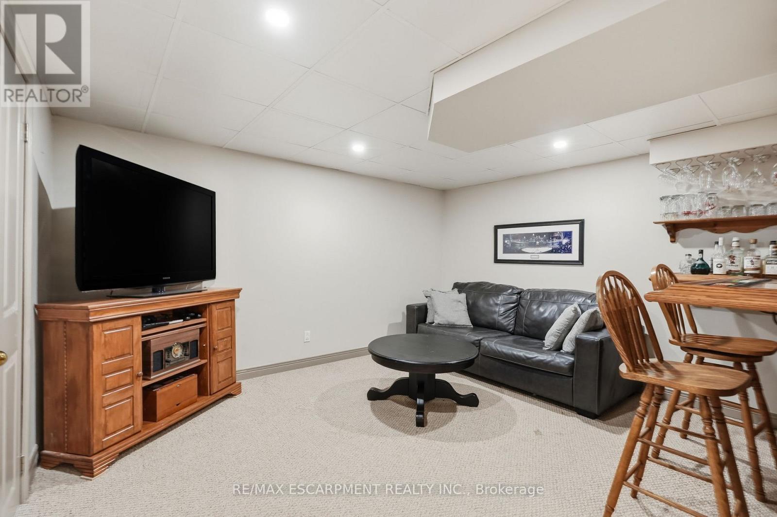 1 Meander Close, Hamilton, ON - Indoor Photo Showing Other Room