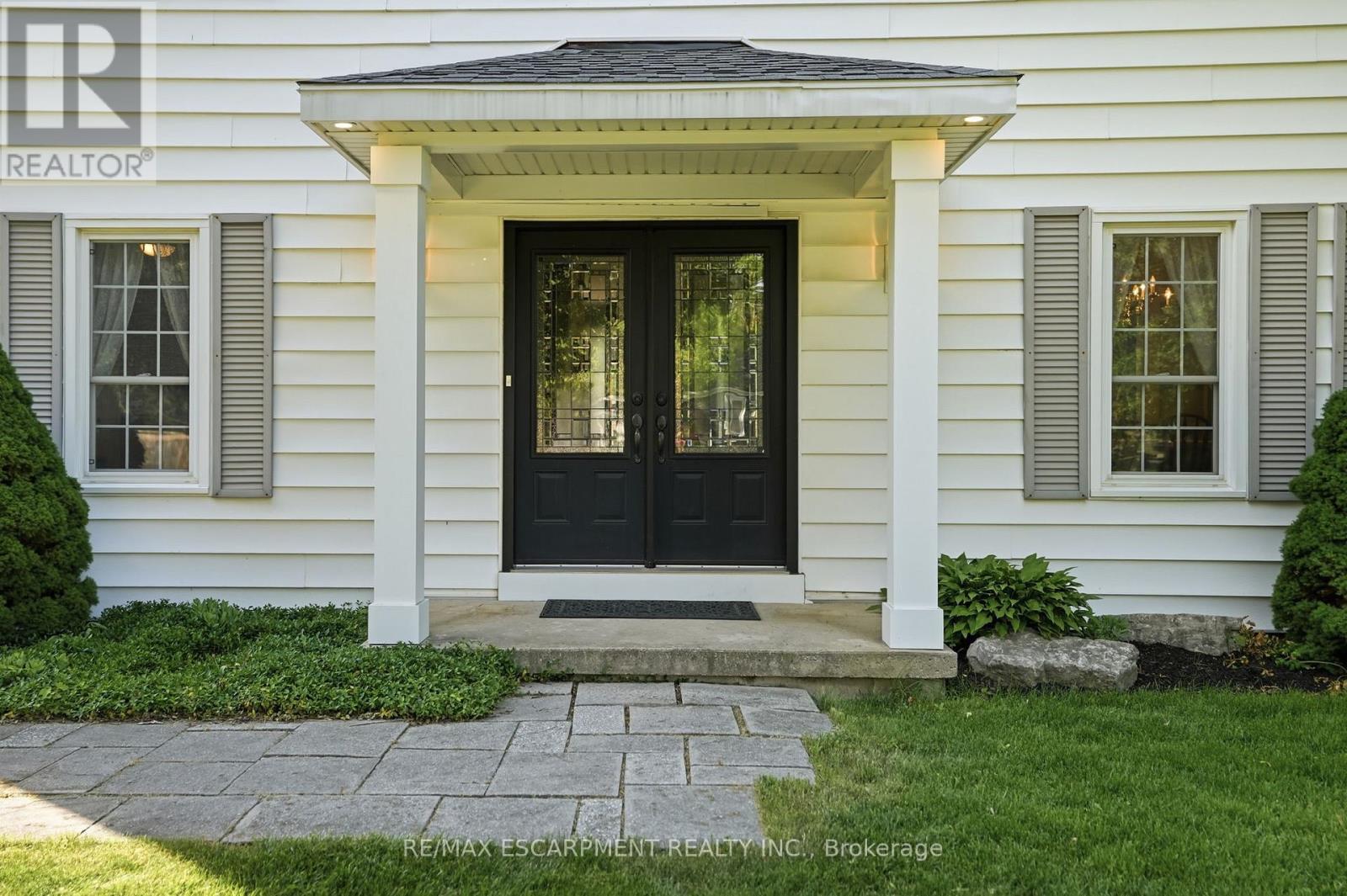 1 Meander Close, Hamilton, ON - Outdoor