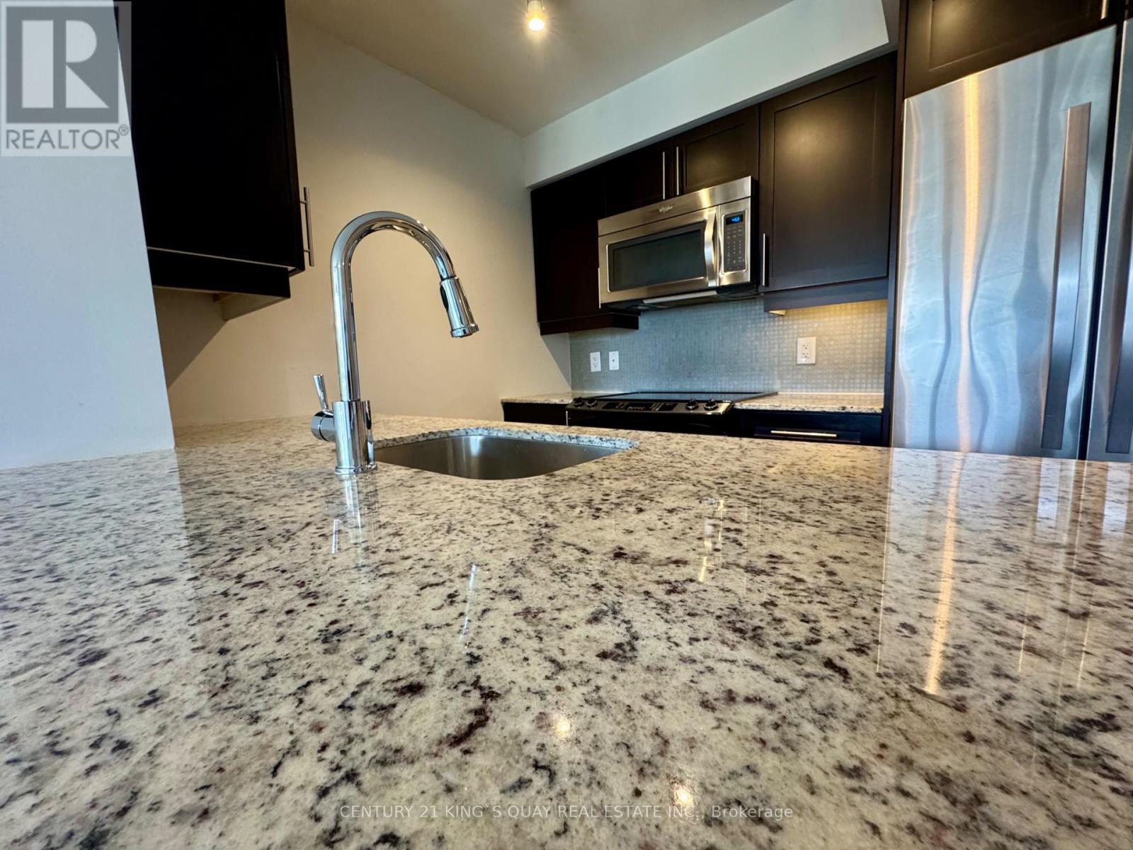 1233 - 38 Grand Magazine Street, Toronto, ON - Indoor Photo Showing Kitchen