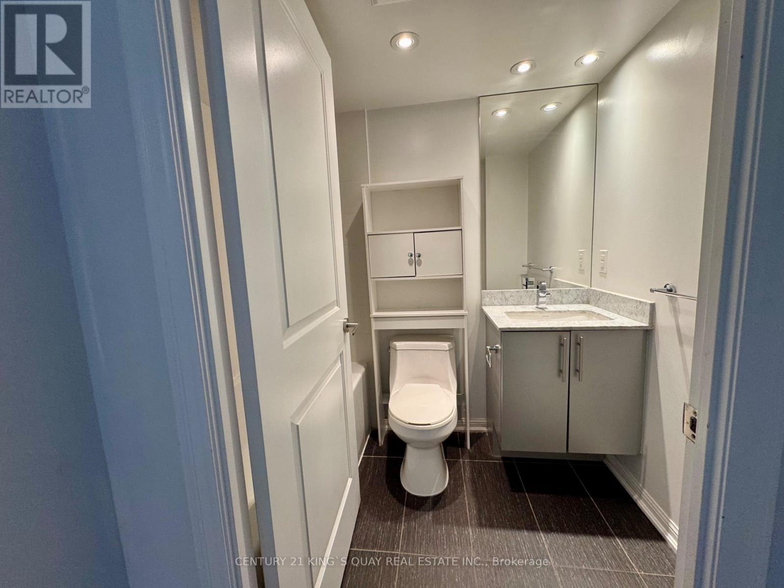 1233 - 38 Grand Magazine Street, Toronto, ON - Indoor Photo Showing Bathroom