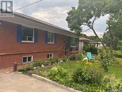 309 QUEEN MARY DRIVE Oakville, ON L6K 3L5