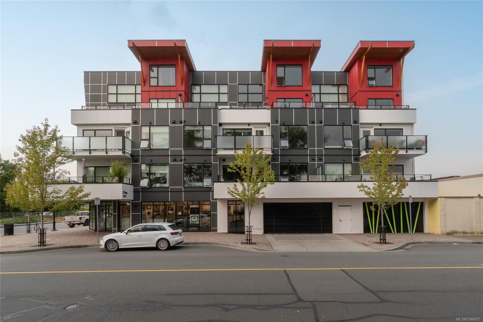 #302-2526 Bevan Ave, Sidney, BC - Outdoor