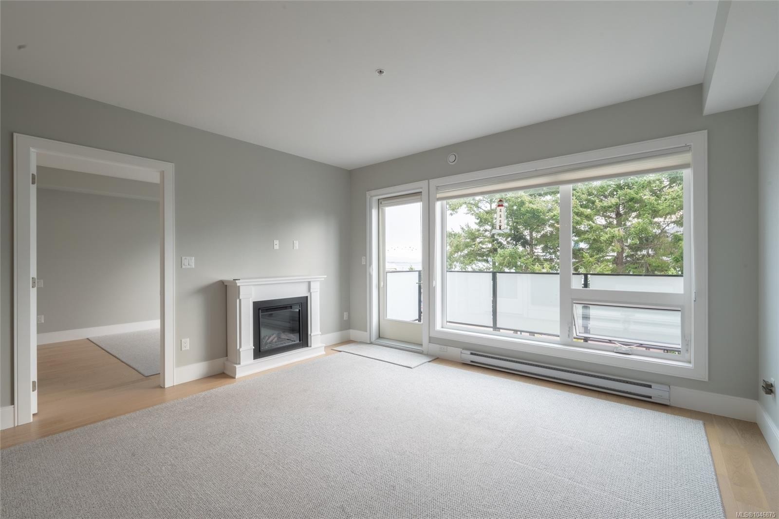 #302-2526 Bevan Ave, Sidney, BC - Indoor With Fireplace