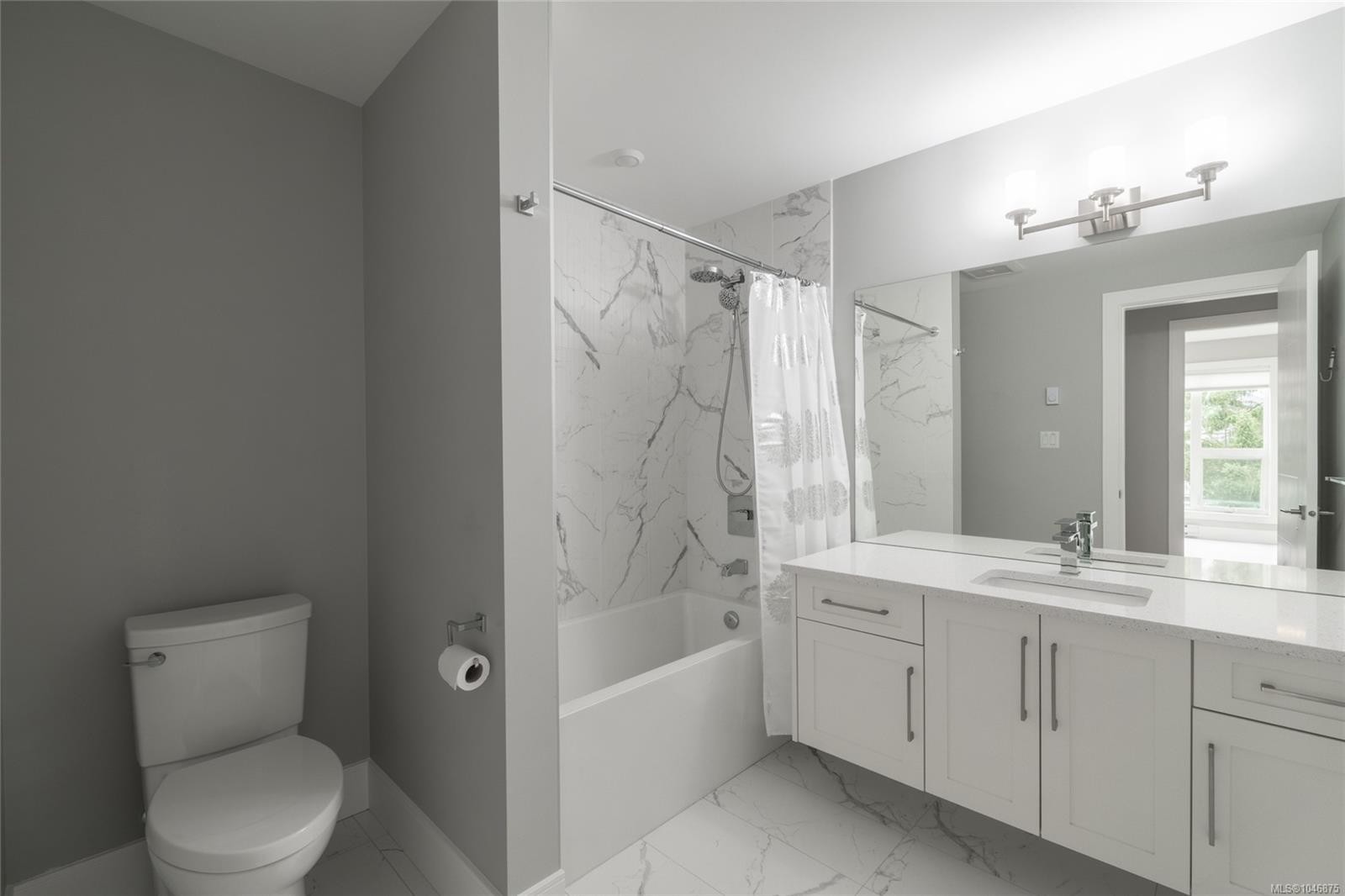 #302-2526 Bevan Ave, Sidney, BC - Indoor Photo Showing Bathroom