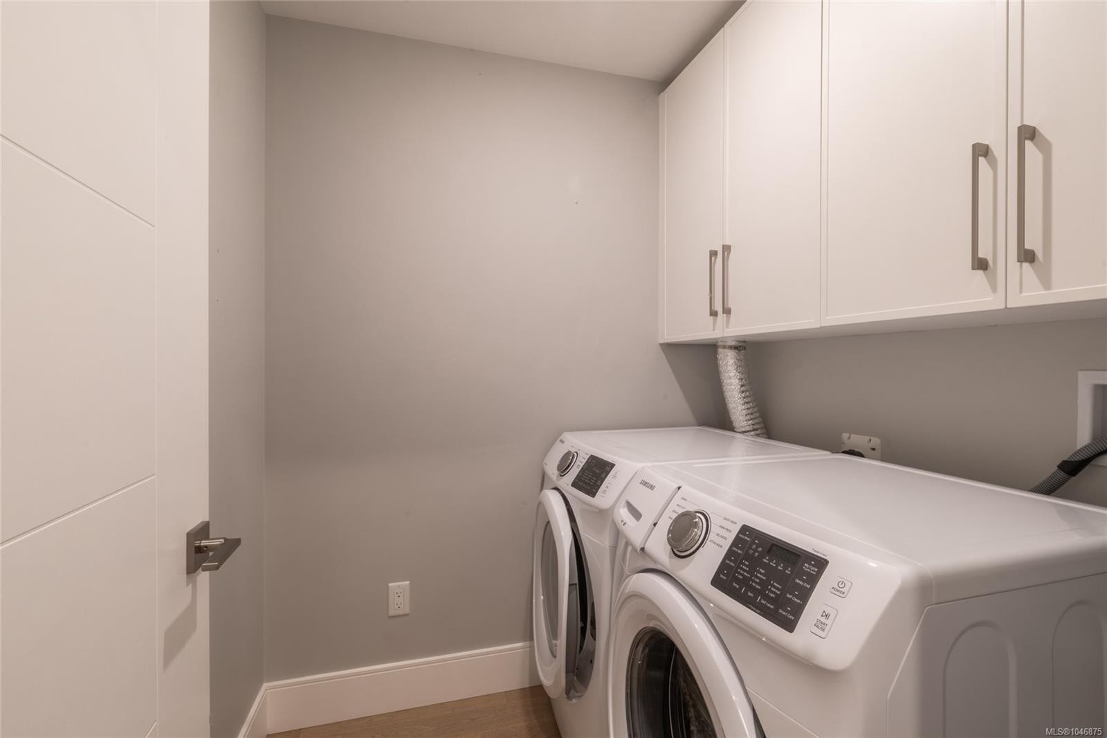 #302-2526 Bevan Ave, Sidney, BC - Indoor Photo Showing Laundry Room