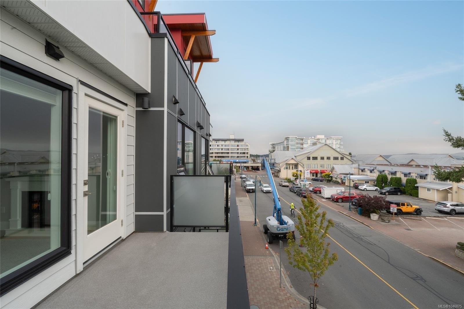 #302-2526 Bevan Ave, Sidney, BC - Outdoor