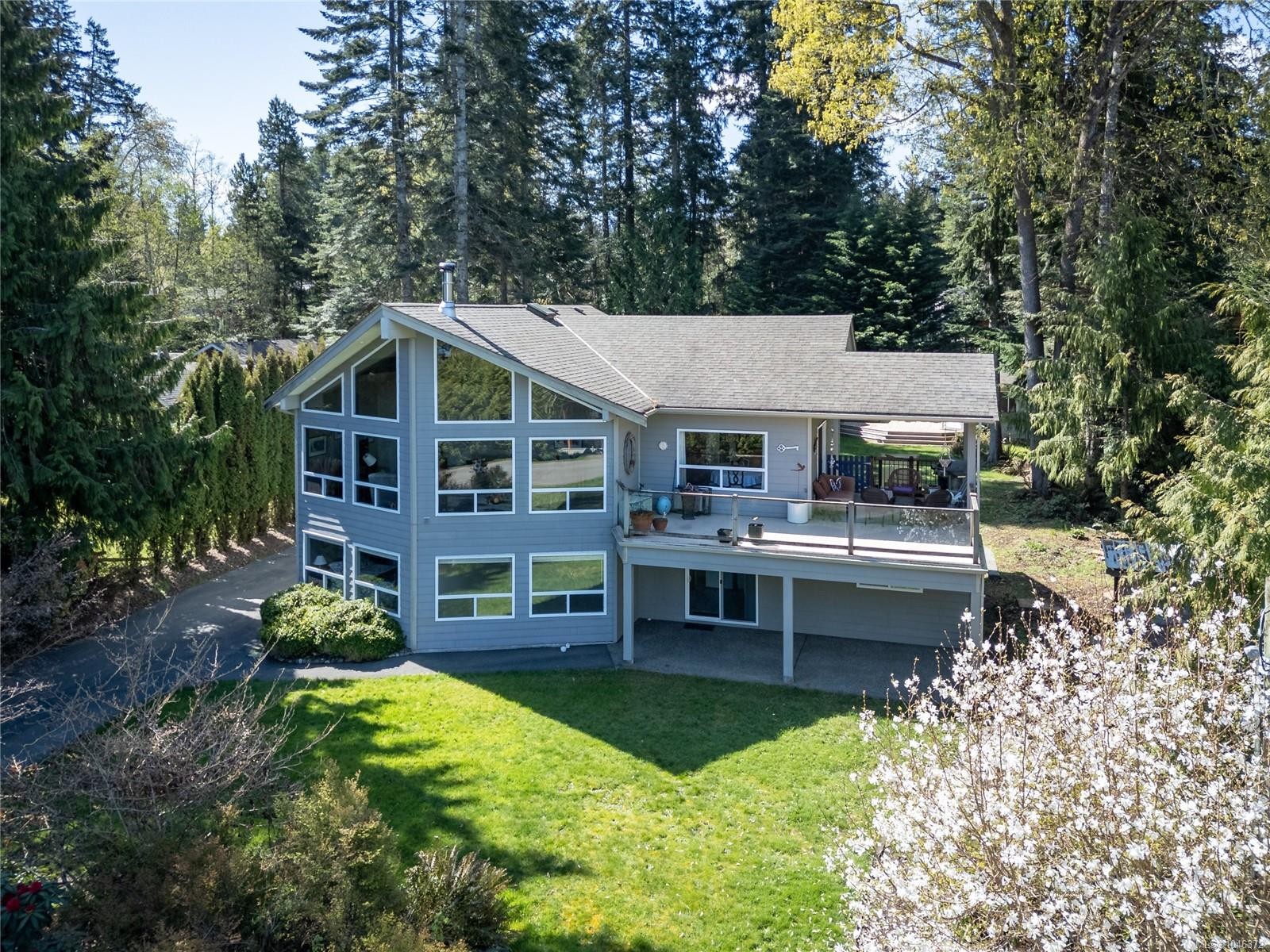 4594 Maple Guard Dr, Bowser, BC