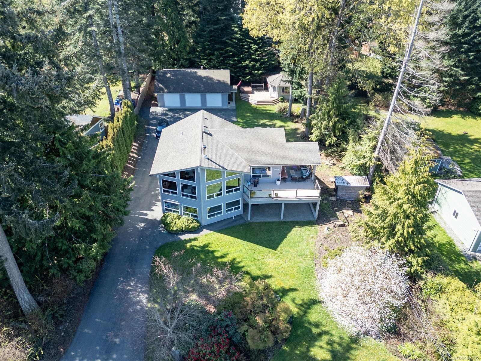4594 Maple Guard Dr, Bowser, BC