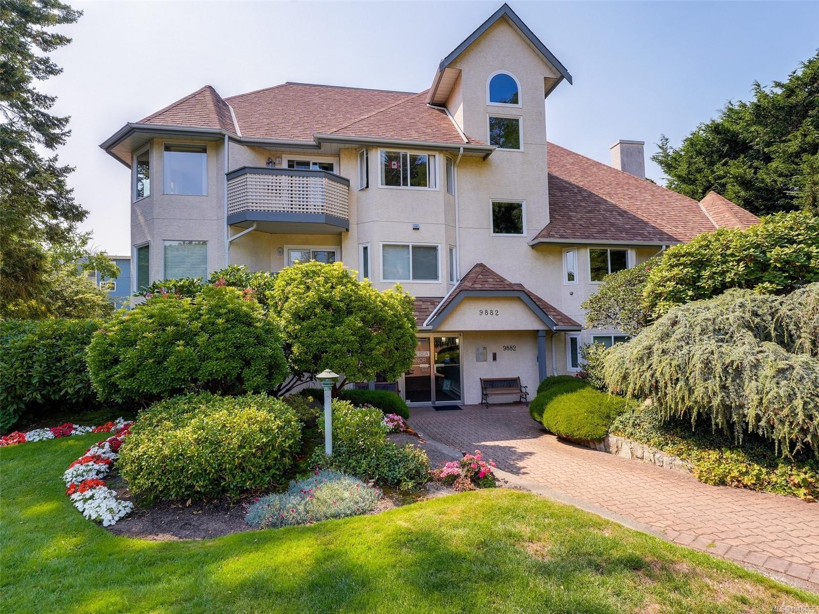 #208-9882 Fifth St, Sidney, BC - Outdoor With Balcony