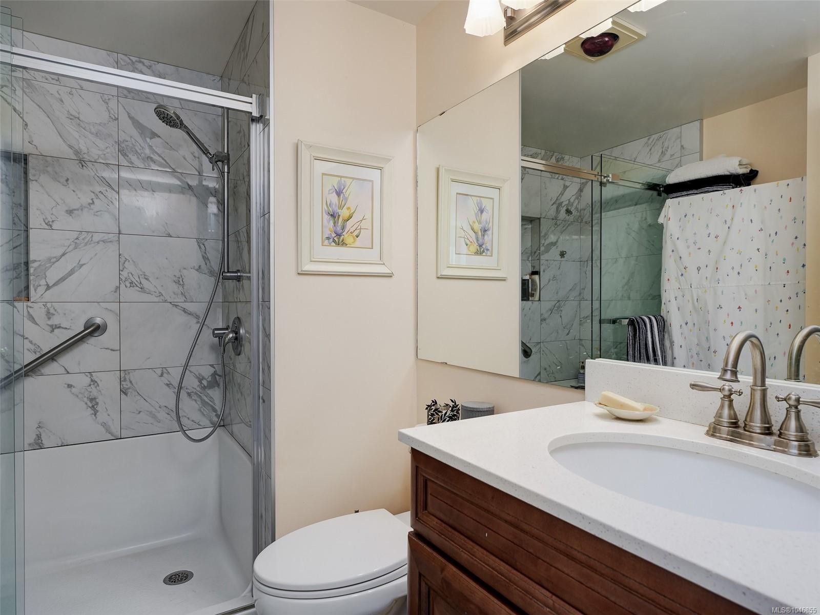 #208-9882 Fifth St, Sidney, BC - Indoor Photo Showing Bathroom